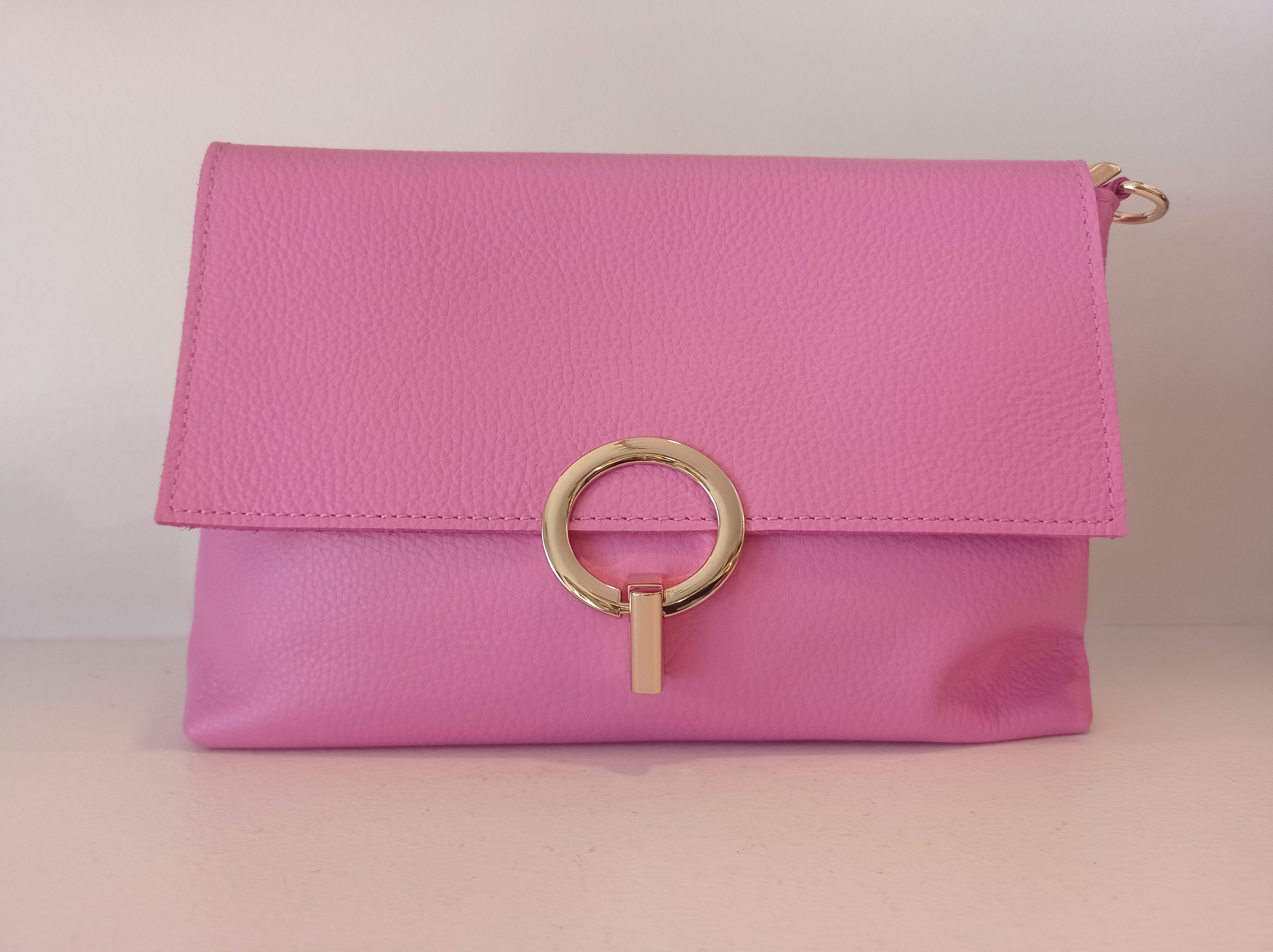 Clutch pala e fecho dourado