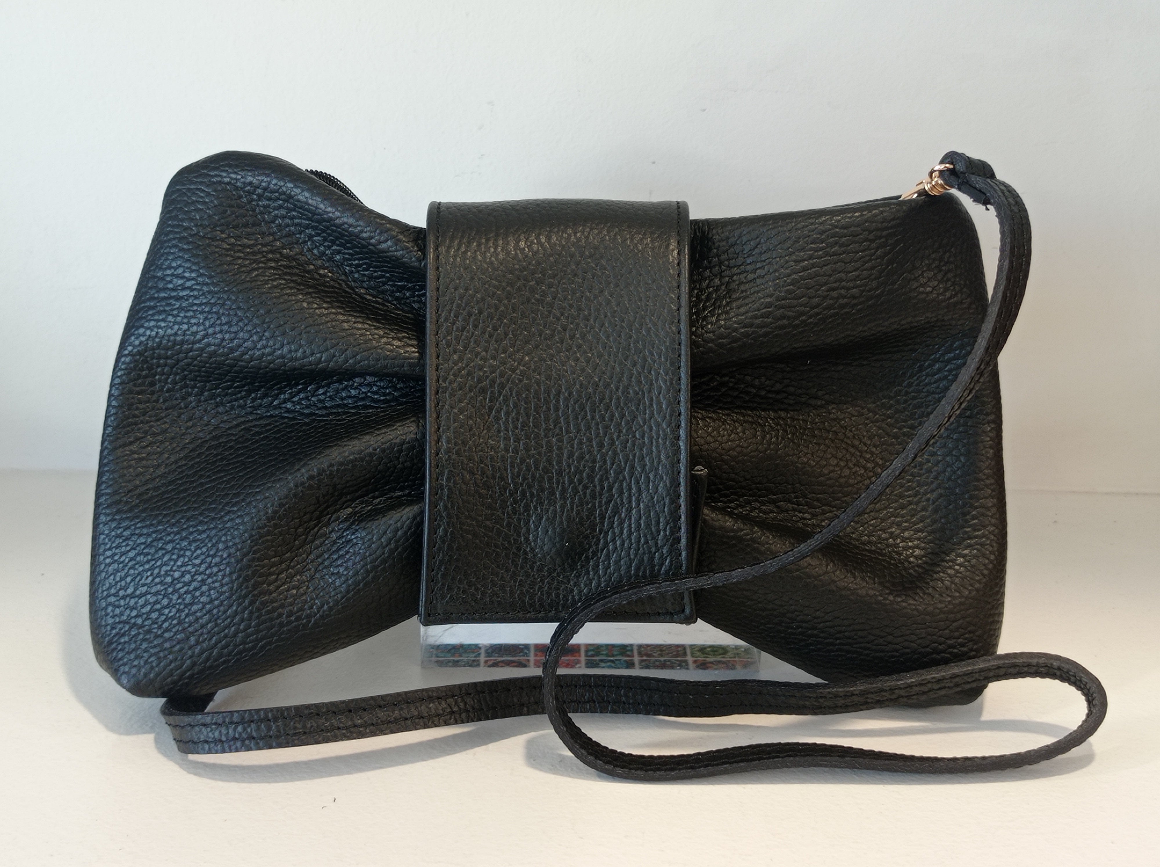 Clutch laço em pele