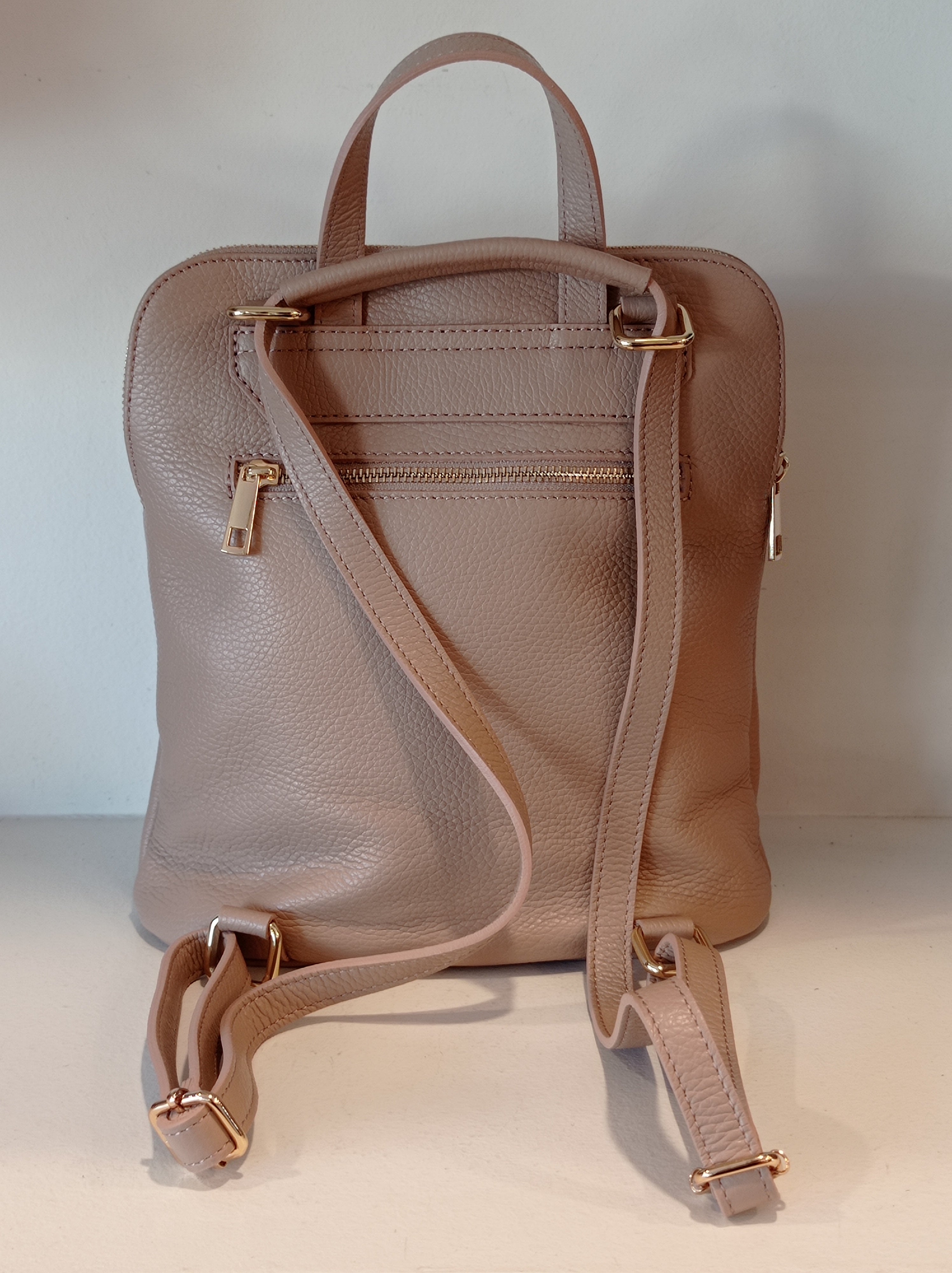 Mochila em pele com bolsa