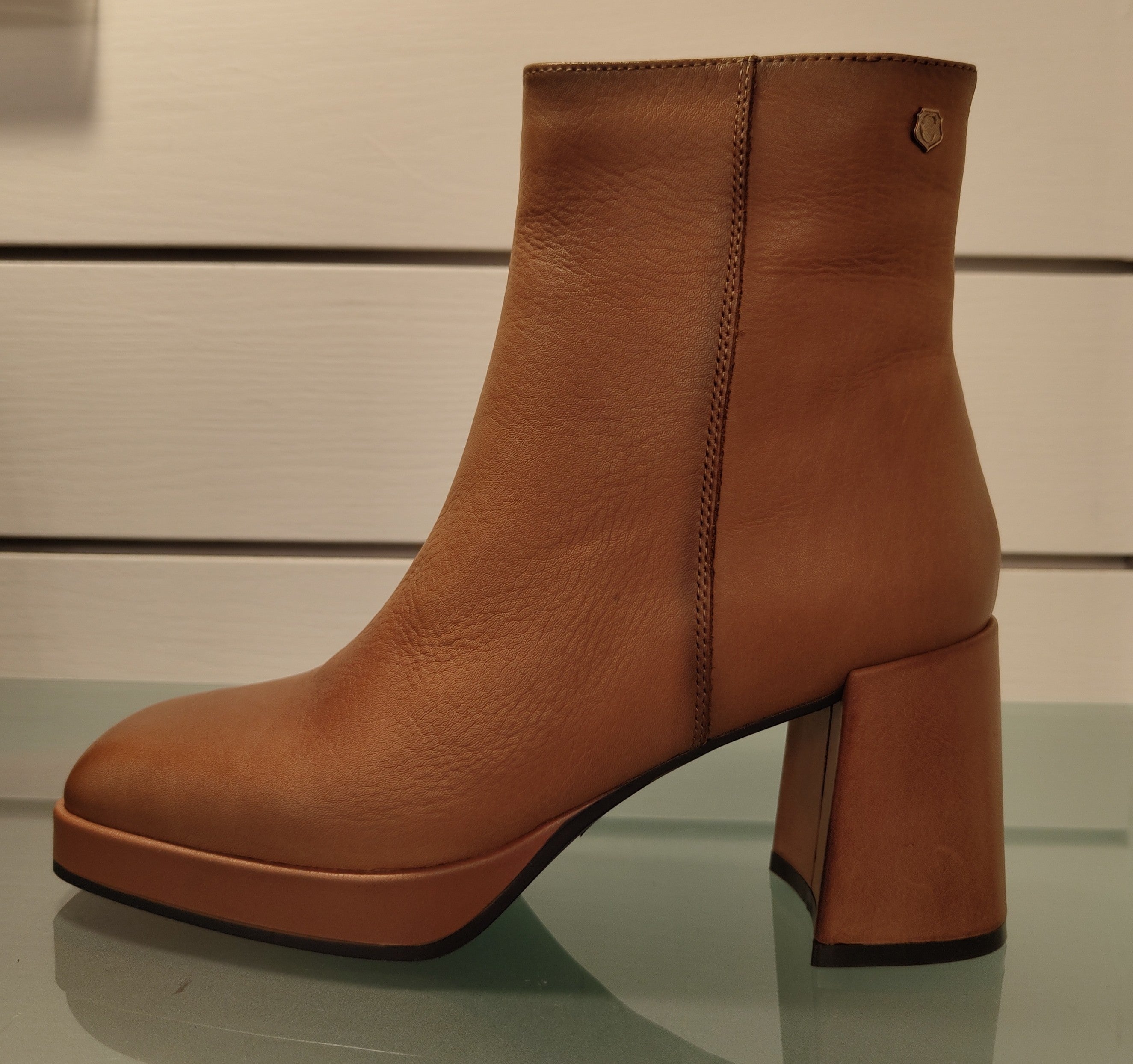 Botim Carmela Camel