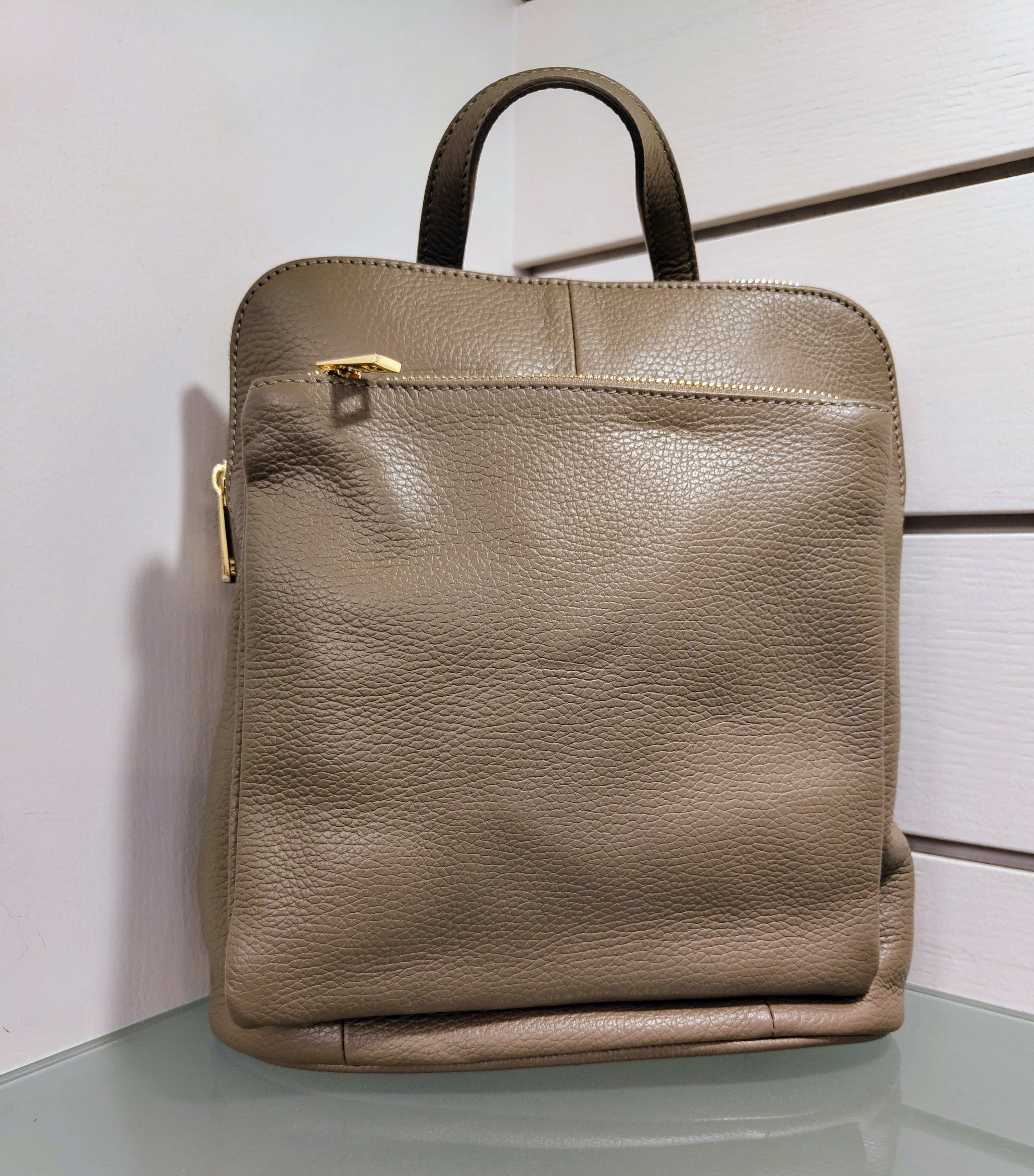 Mochila em pele com bolsa