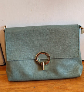 Clutch pala e fecho dourado