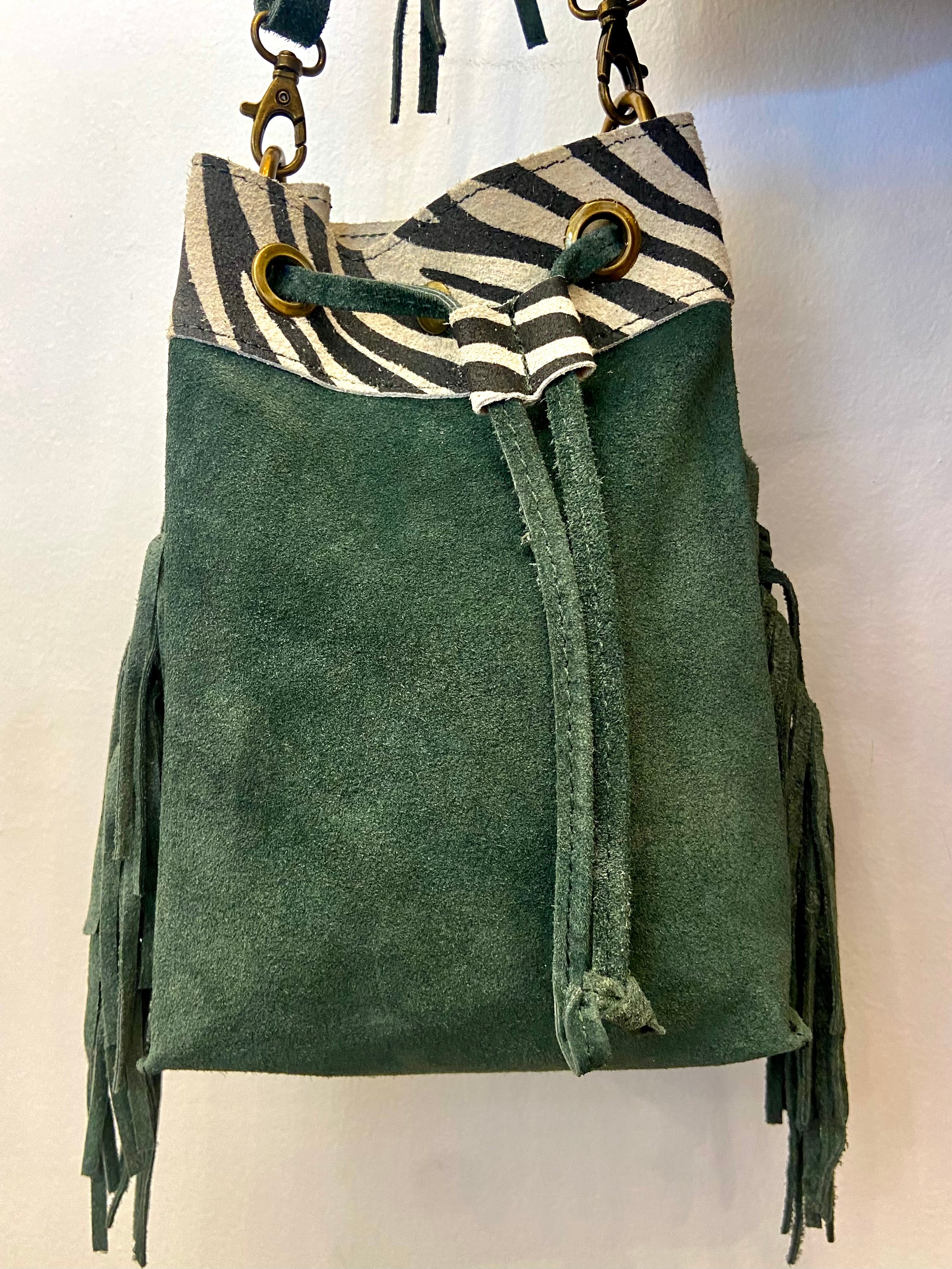Mala camurça com zebra pequena