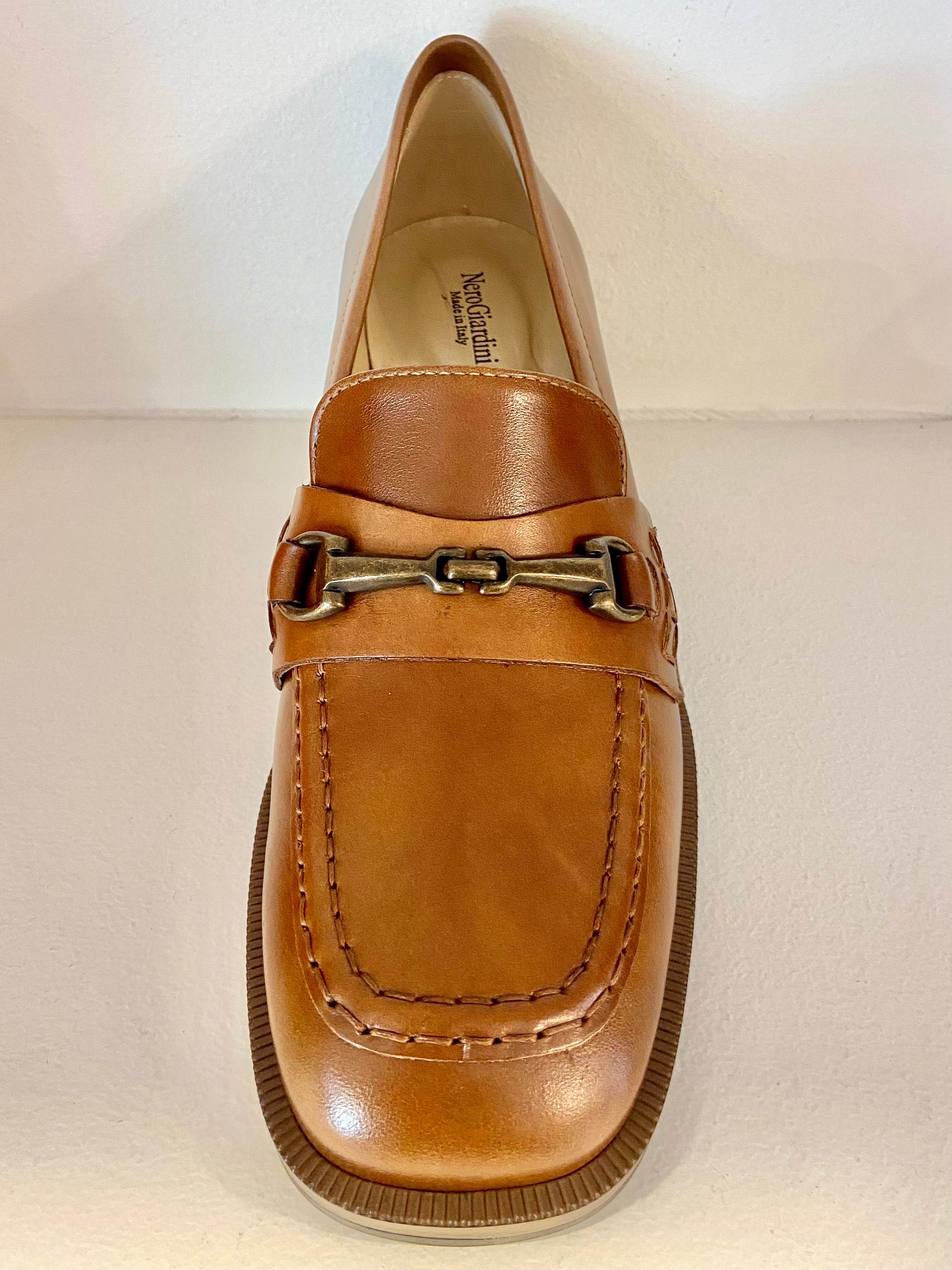 Mocassin fivela e salto Nero Giardini 23/24