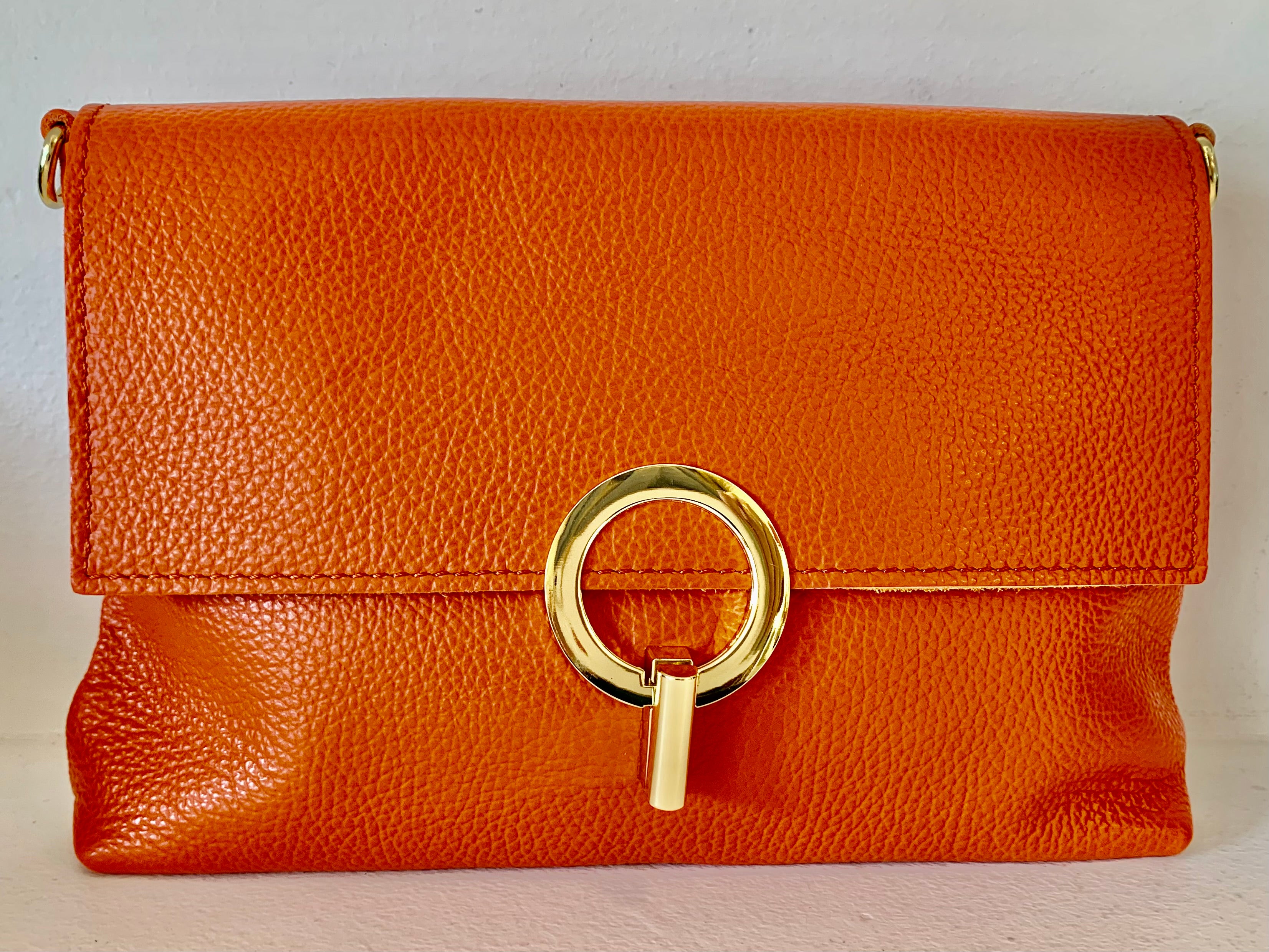 Clutch pala e fecho dourado