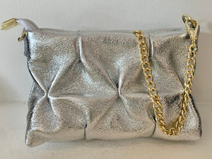 Clutch brilhante repuchados