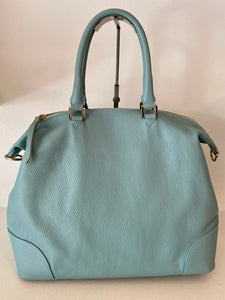 Mala azul clara