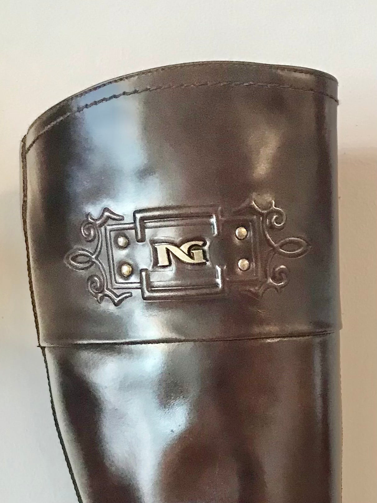 Bota cano alto castanho Nero Giardini