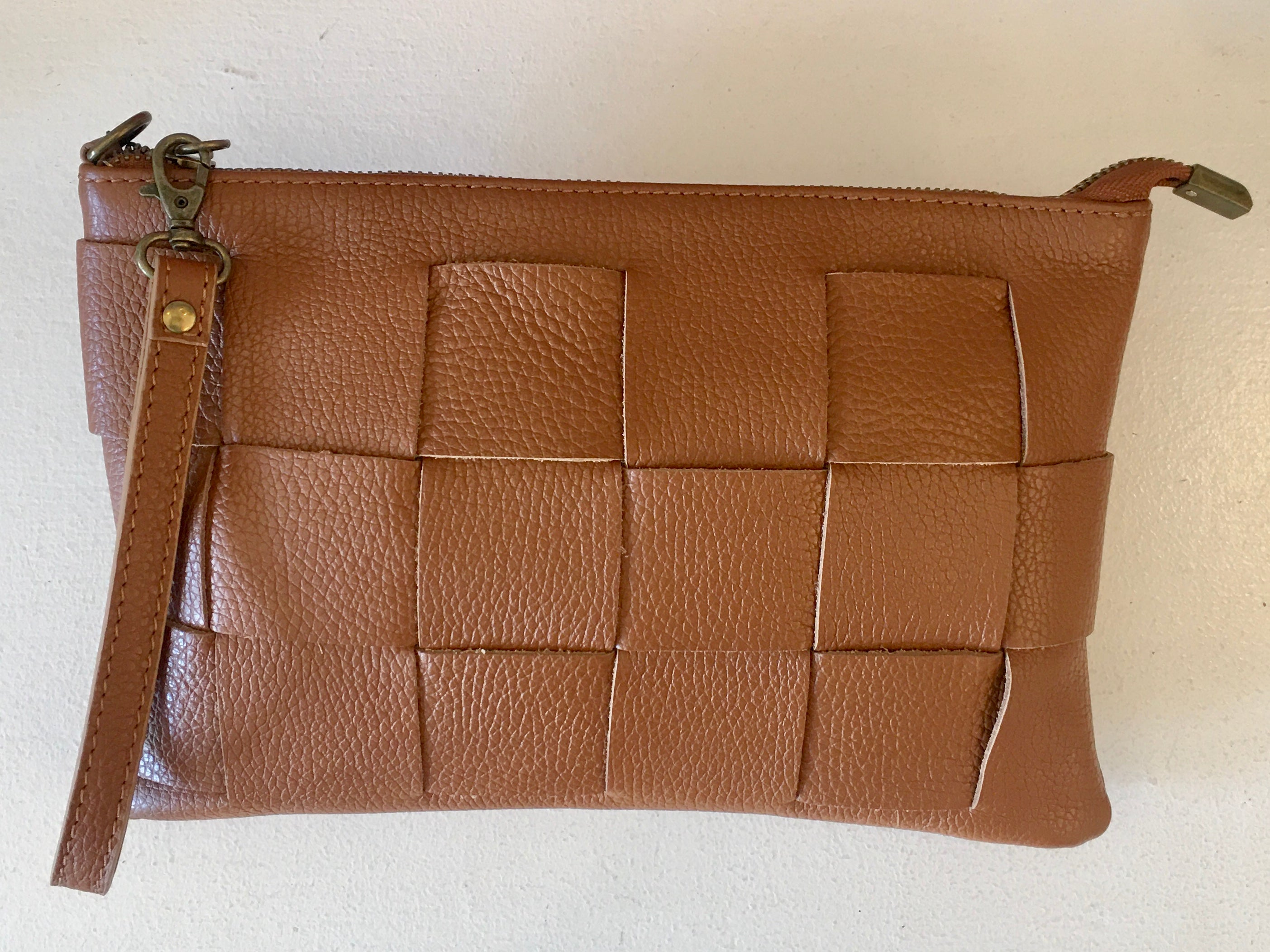 Clutch pele entrançada